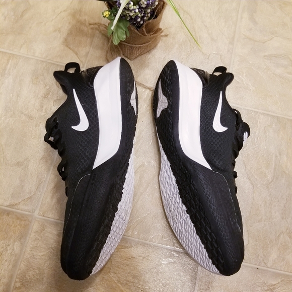 Nike Zoom Sneakers - Picture 5 of 8